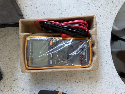 Fluke 17b digital multimeter - digital,